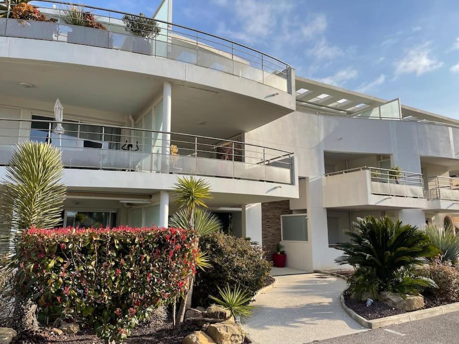 21 - Tres Agreable Rdc Avec Terrasse Et Parking Apartman Bandol Kültér fotó