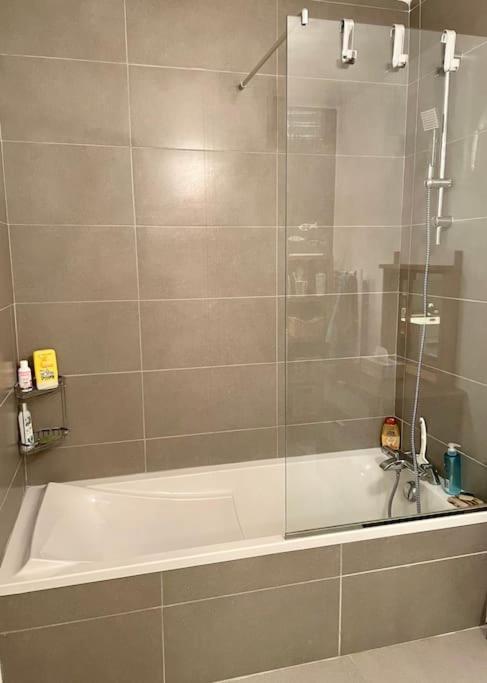21 - Tres Agreable Rdc Avec Terrasse Et Parking Apartman Bandol Kültér fotó