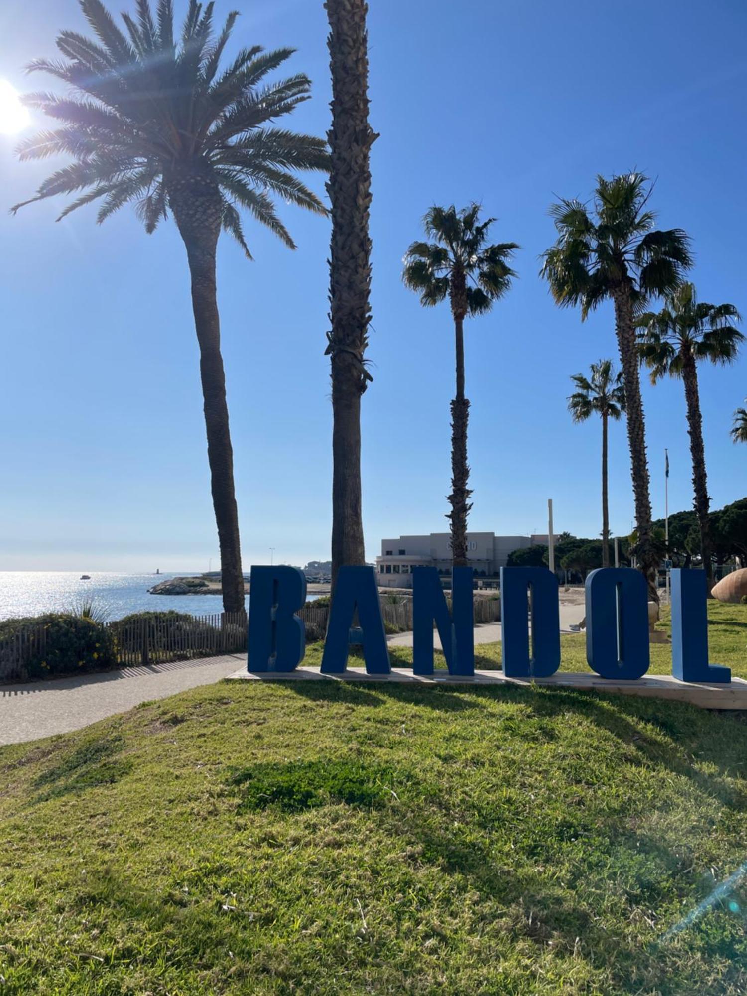 21 - Tres Agreable Rdc Avec Terrasse Et Parking Apartman Bandol Kültér fotó
