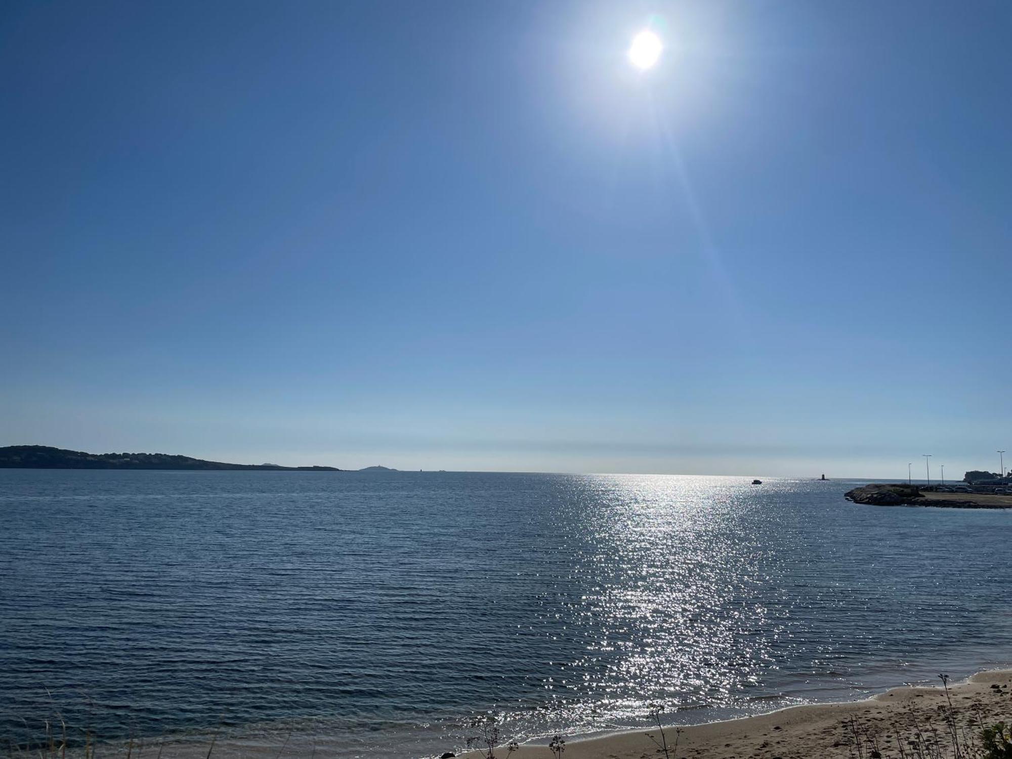 21 - Tres Agreable Rdc Avec Terrasse Et Parking Apartman Bandol Kültér fotó